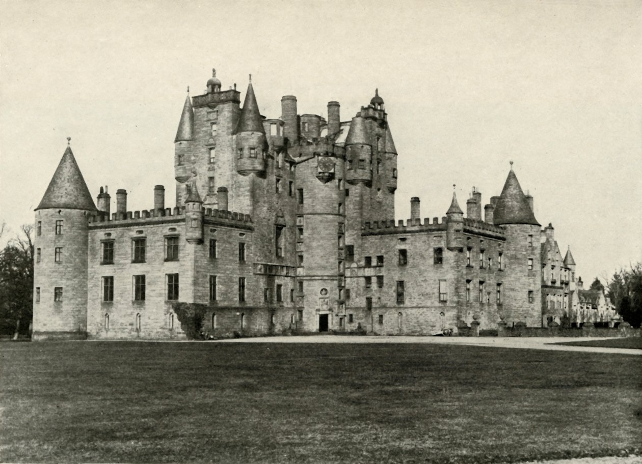 Castelo de Glamis, a casa ancestral da rainha Elizabeth, 1937. de Unbekannt