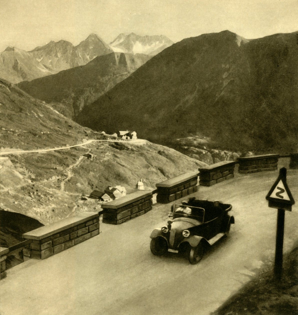 Glocknerhaus na estrada alpina alta de Grossglockner, Áustria, c1935. de Unbekannt