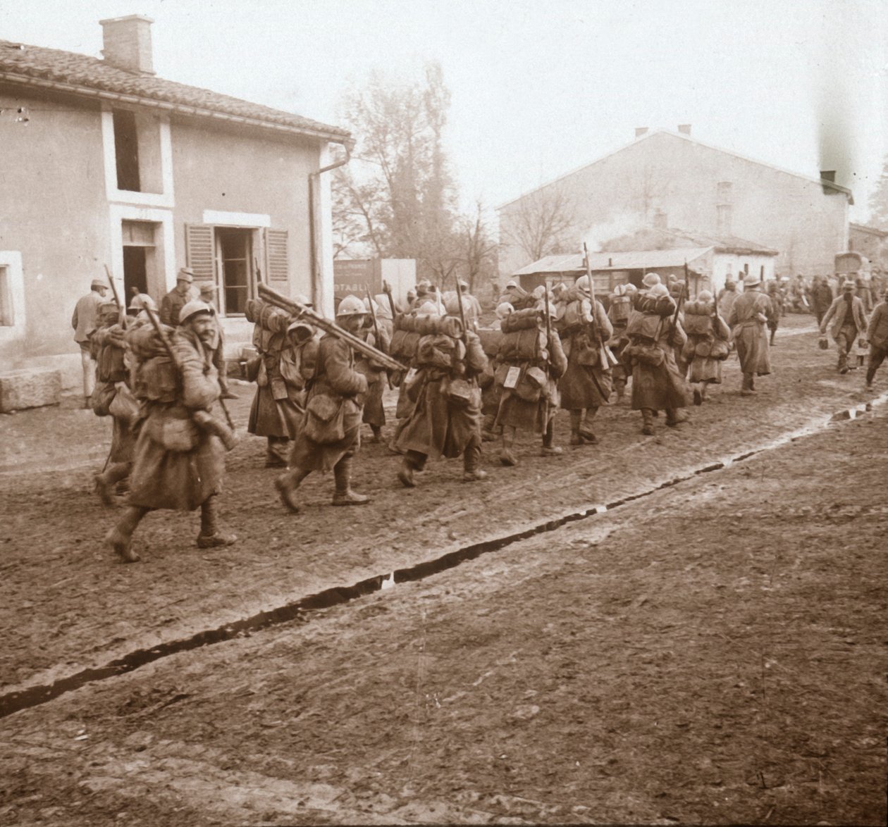 Subindo a linha para Verdun, norte da França, c1914-c1918. de Unbekannt
