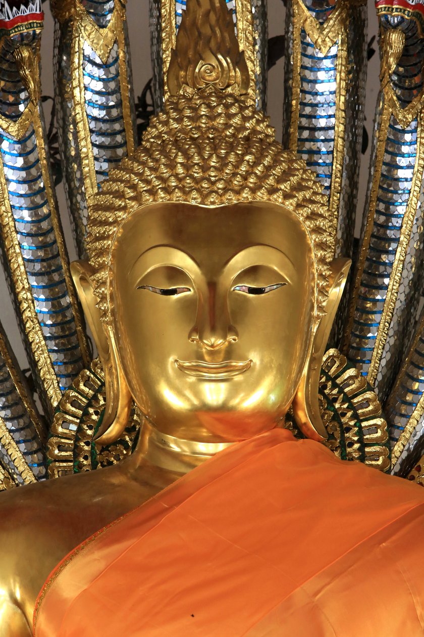 O Buda Dourado a levar a Terra a testemunhar. Wat Pho - Wat Phra Chettuphon. 1788. Banguecoque. Tailândia de Unbekannt