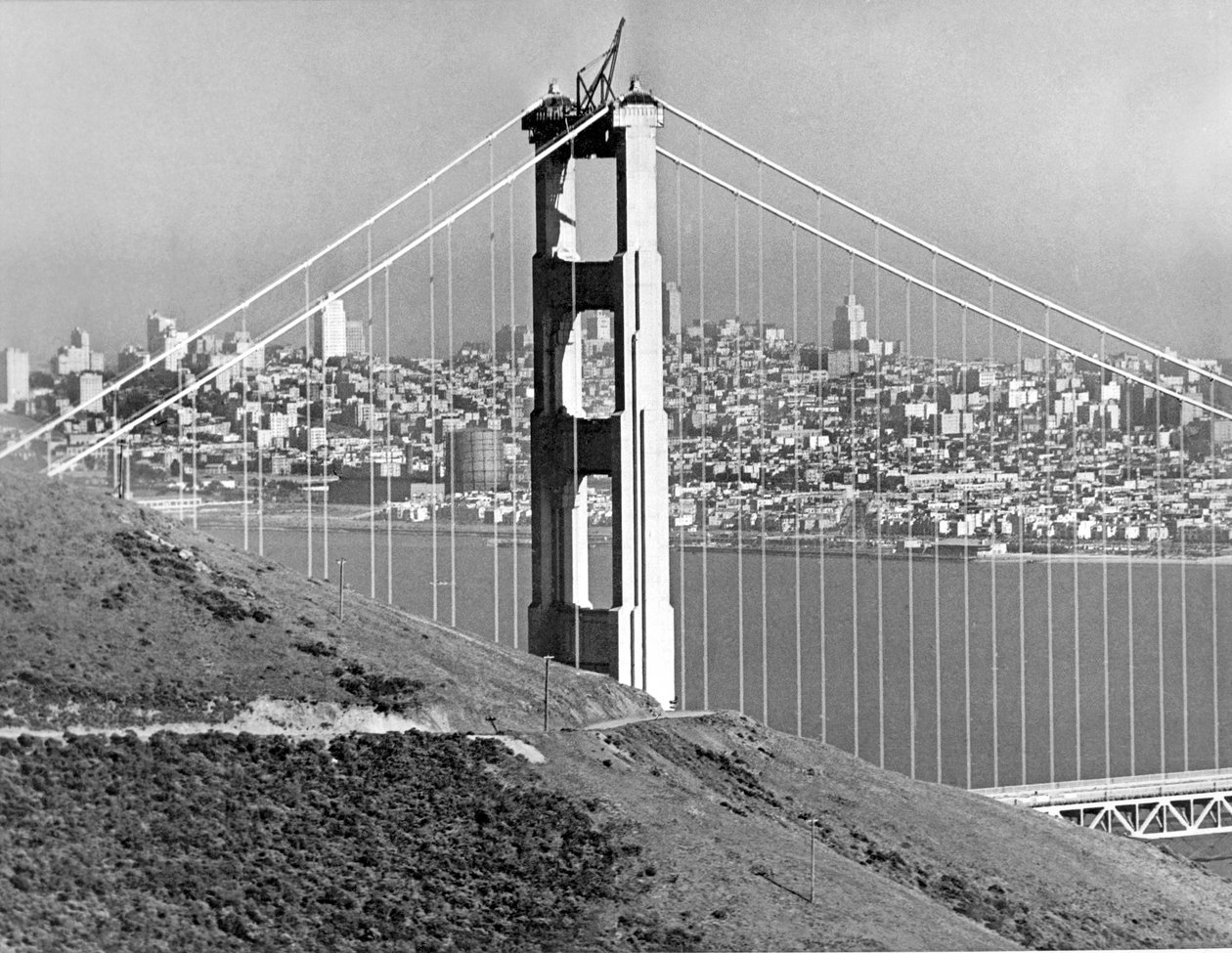 Golden Gate Bridge Tower (foto a p/b) de Unbekannt