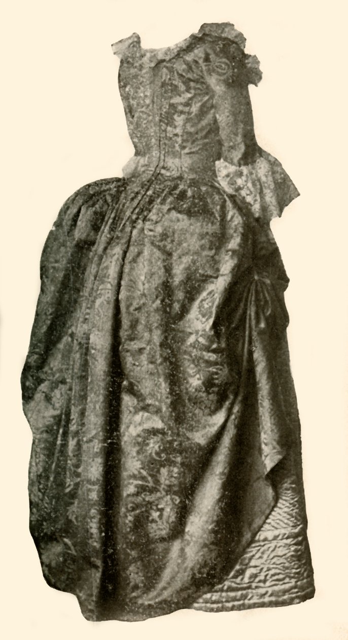 Vestido de brocado amarelo do damasco usado sobre uma anágua de cetim acolchoada azul, c1710-1730, 1937. de Unbekannt