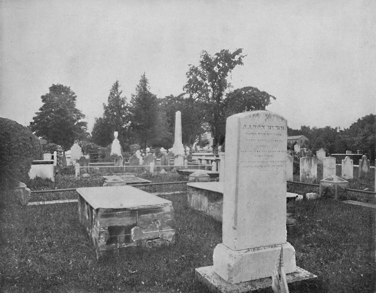 Sepulturas de Jonathan Edwards e Aaron Burr, Princeton, Nova Jersey, c1897. de Unbekannt