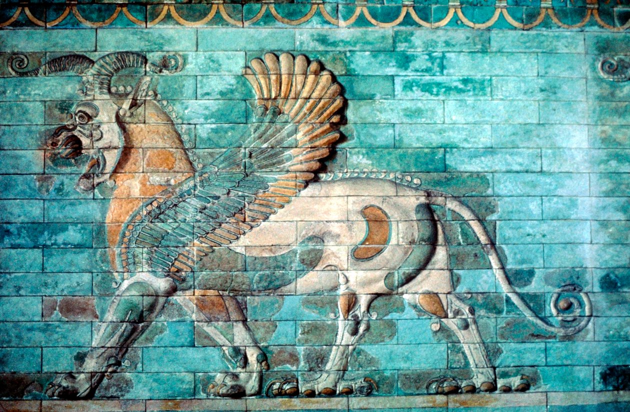 Relevo de leão-grifo em alvenaria vitrificada, Período Aquemênida, Pérsia Antiga, 530-330 aC de Unbekannt