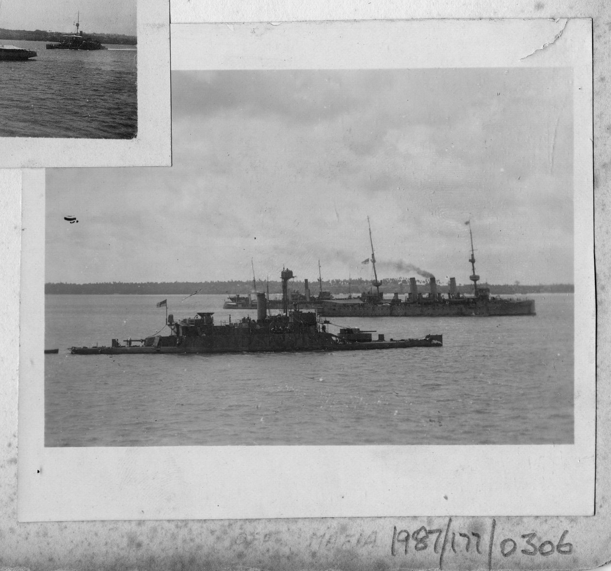 HMS Mersey ao largo da Ilha da Máfia, Arquipélago Zanzibar da Tanzânia de Unbekannt
