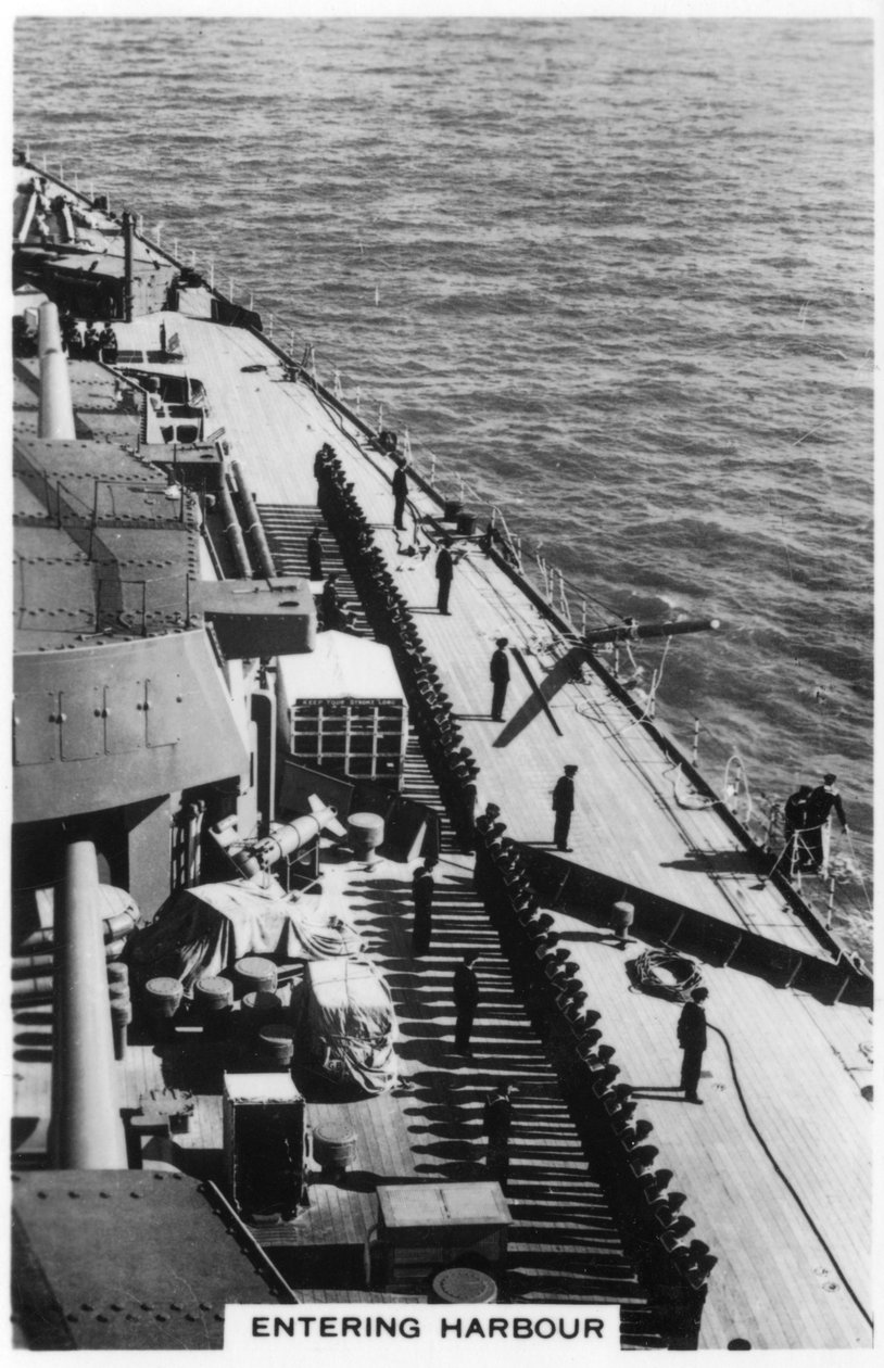 HMS Nelson entrando no porto de Portsmouth, 1937 de Unbekannt