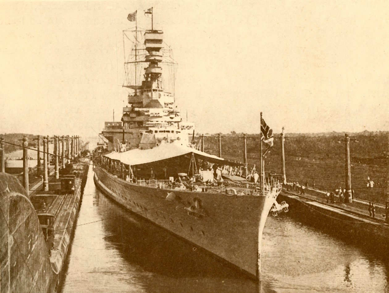 Renome do HMS que atravessa o Canal do Panamá com o duque e a duquesa de York a bordo, c1930 de Unbekannt
