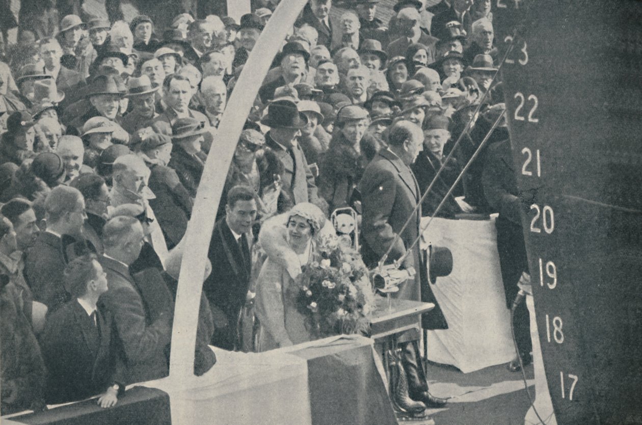 HRH Duquesa de York com Duke of York, lançando Strathmore em 4 de abril de 1935, 1936 de Unbekannt