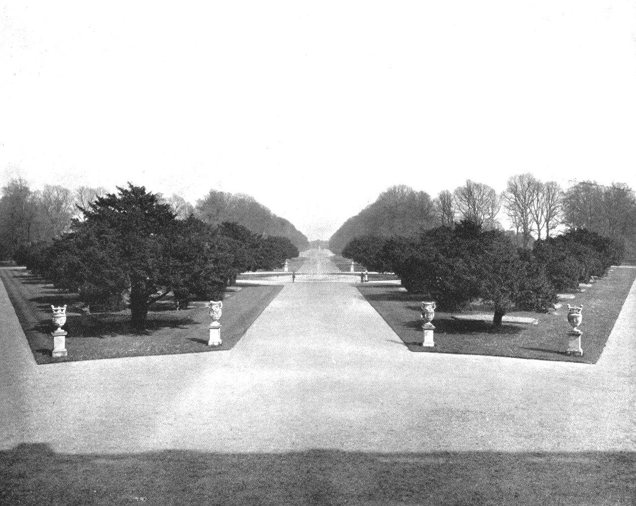 Jardins do palácio de Hampton Court, Richmond, Londres, 1894. de Unbekannt