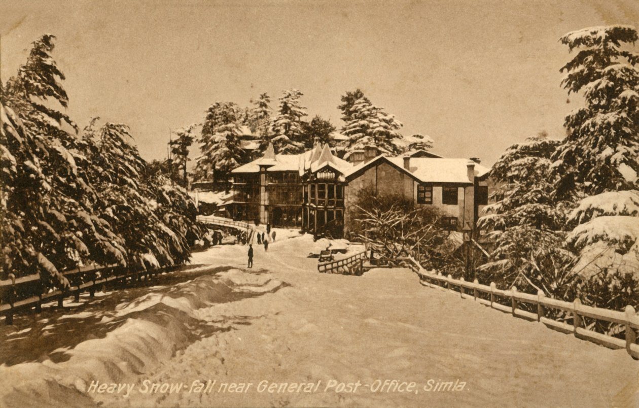 Queda de neve forte perto de General Post Office, Simla, c1918-c1939. de Unbekannt