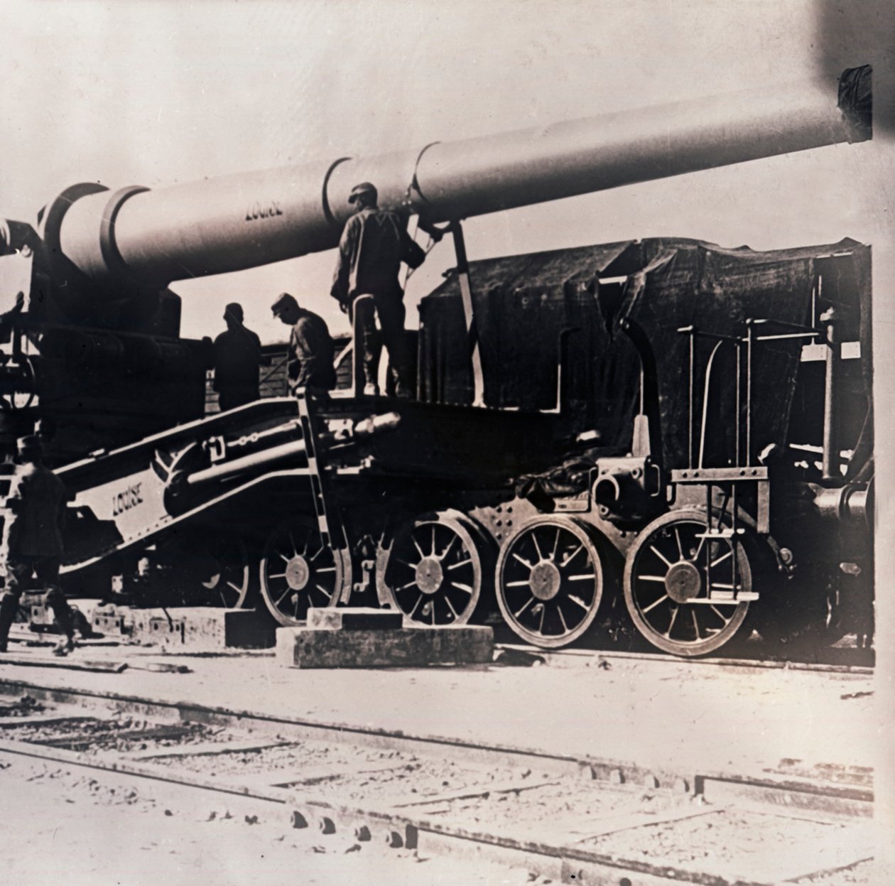 Artilharia pesada em um trem, c1914-c1918 de Unbekannt