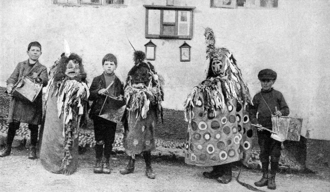 Hobby-horse, cerimônias do primeiro de maio, Somerset, c1922 de Unbekannt