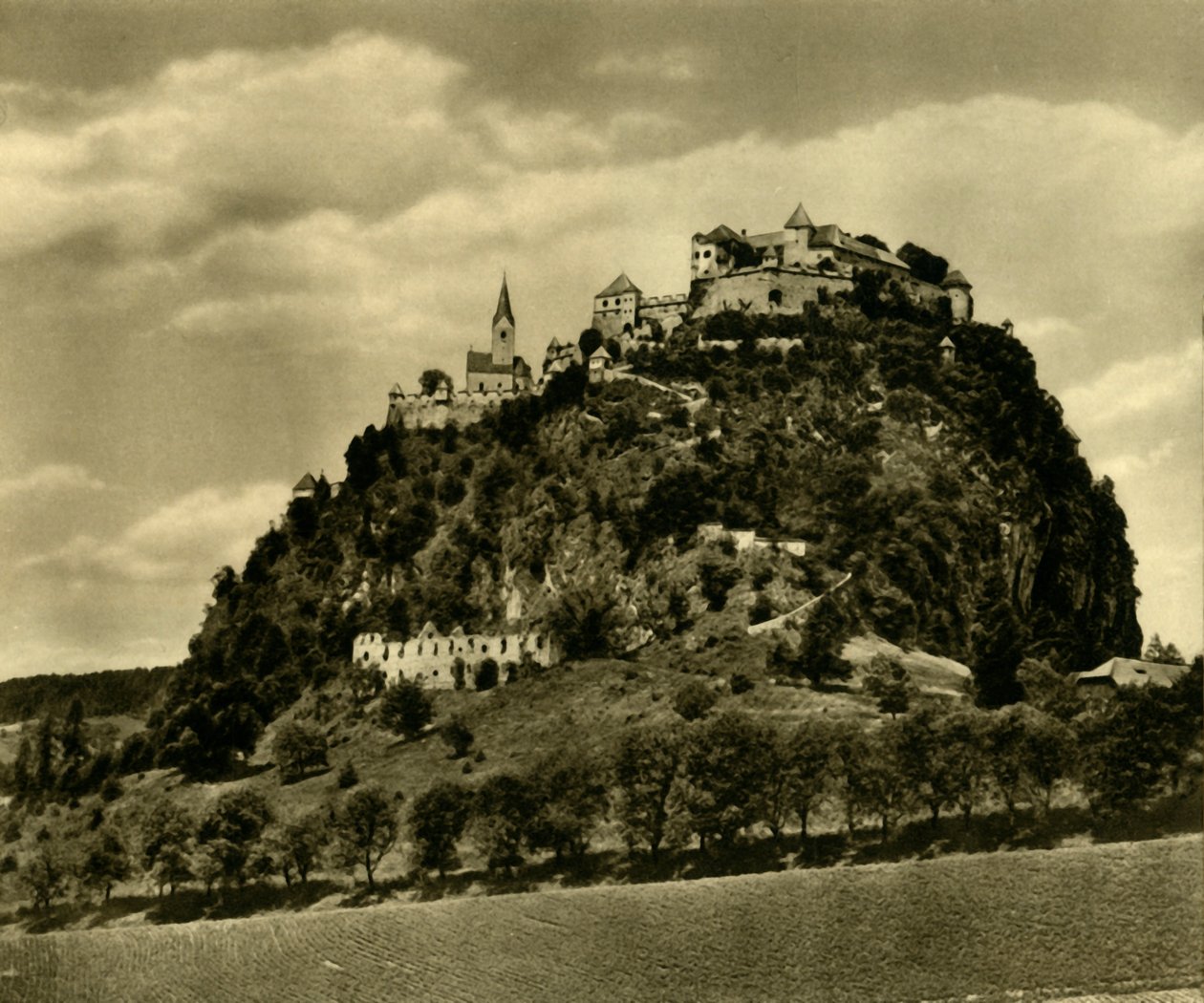 Castelo de Hochosterwitz, Carinthia, Áustria, c1935. de Unbekannt