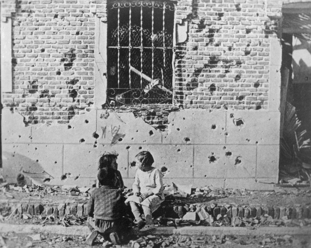 Crianças em situação de rua, Barcelona, Catalunha, Espanha, Guerra Civil Espanhola, c1936-c1939 de Unbekannt