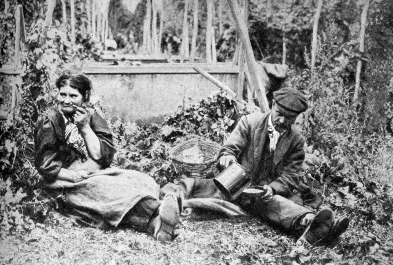 Selecionadores de lúpulo, campos de lúpulo Kentish, c1922 de Unbekannt