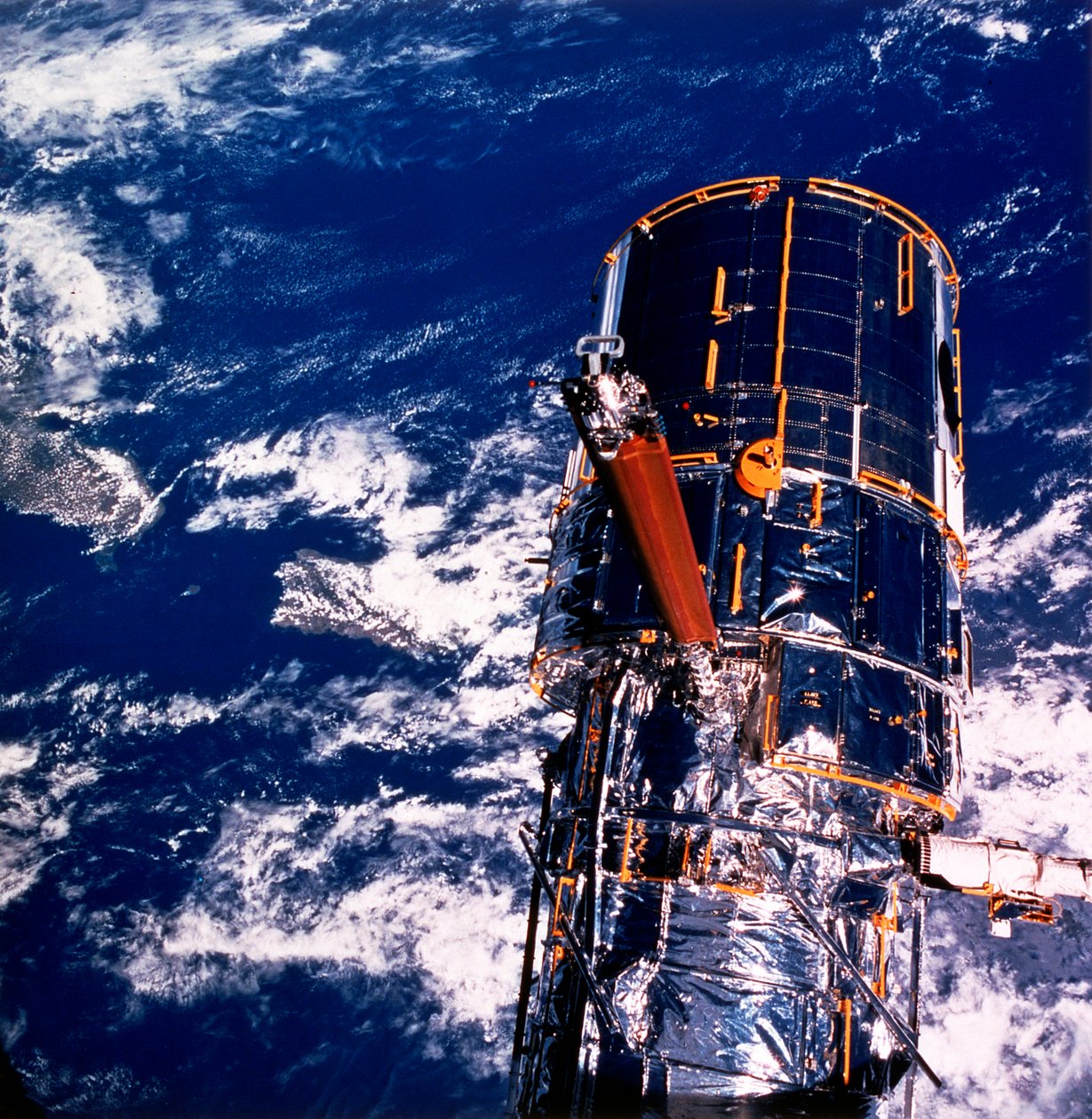 Telescópio Espacial Hubble acima da Terra de Unbekannt