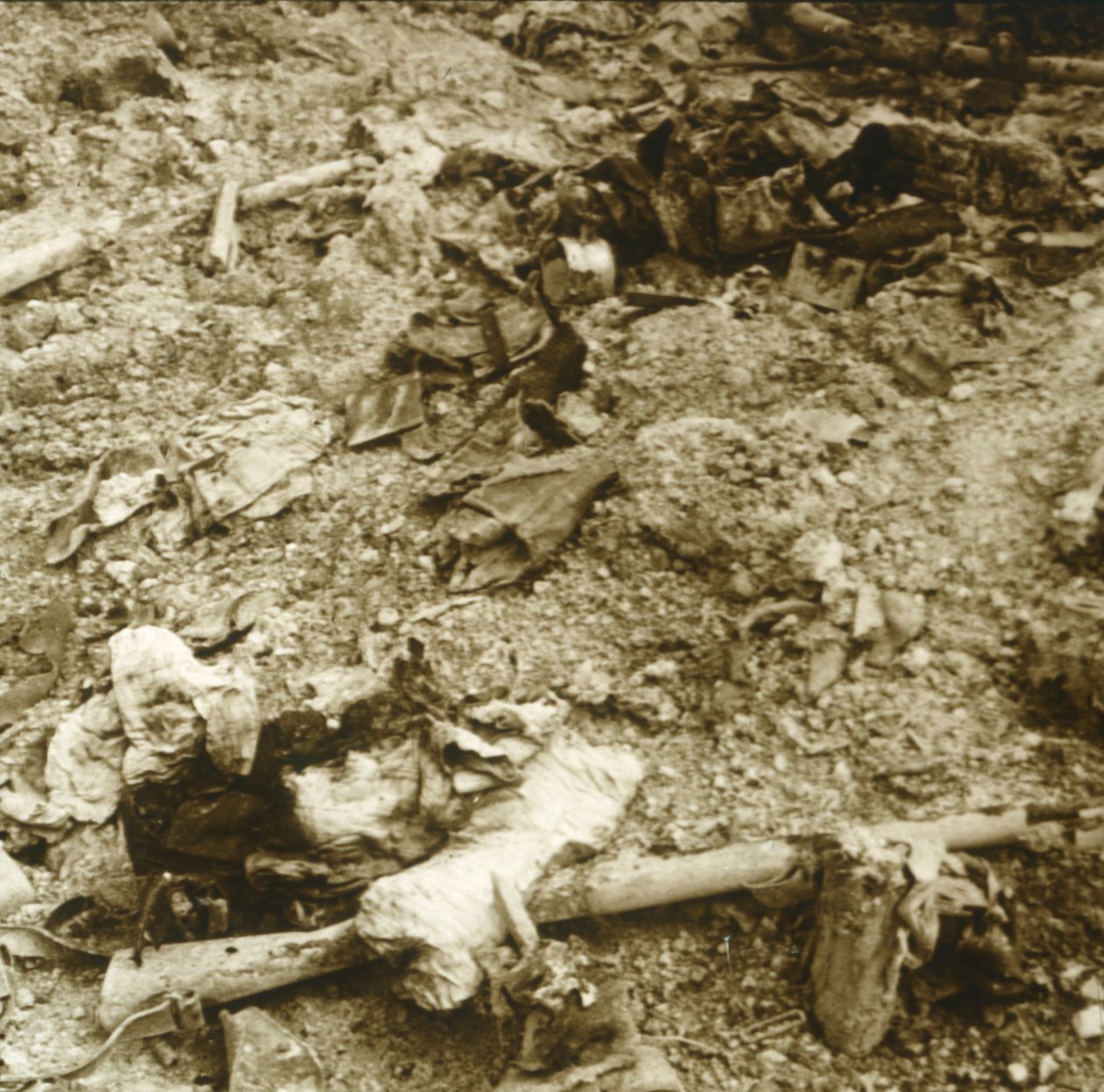 Restos humanos, Verdun, norte da França, c1914-c1918 de Unbekannt