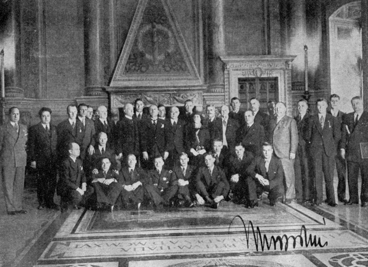Il Duce posa, tour pela FA, Palazzo di Venezia, Roma, Itália, 1933 de Unbekannt