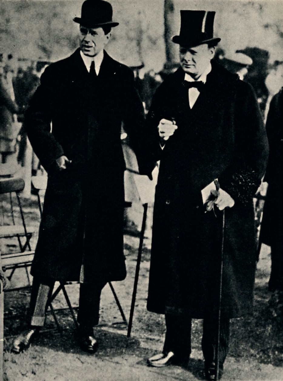 No Hyde Park com o príncipe herdeiro da Suécia, 1917, 1945. de Unbekannt