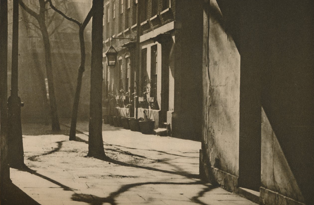 Em Wardrobe Court, construído no local de um Museu Real, c1935. de Unbekannt