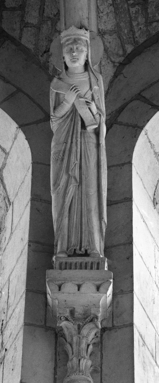Numa queda de ogiva, a Rainha do Antigo Testamento. Uma escultura anónima. Collegiale Saint Sylvain, Levroux (Indre) de Unbekannt