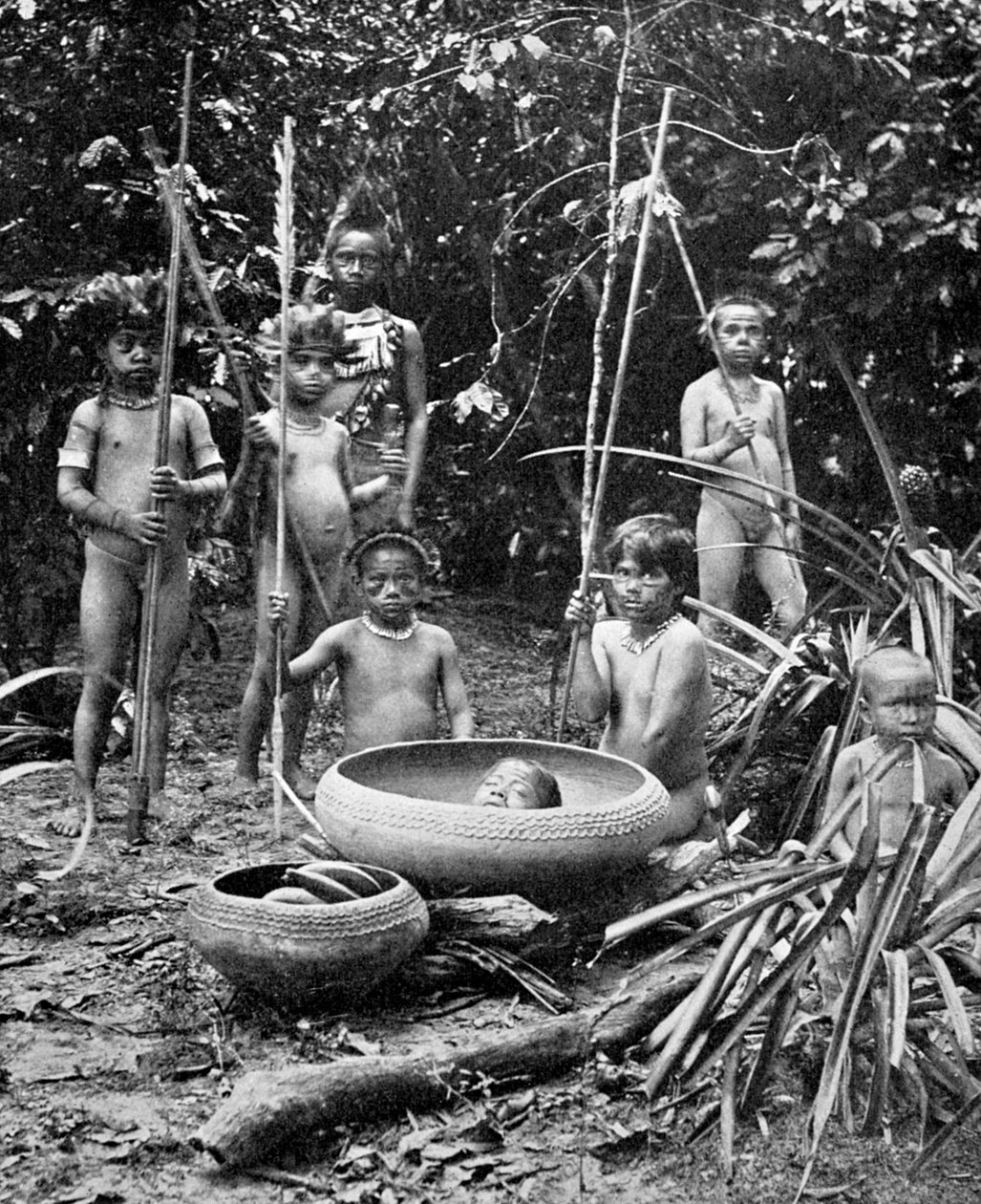 Índios do rio Putumayo com cabeça decapitada, Amazônia de Unbekannt