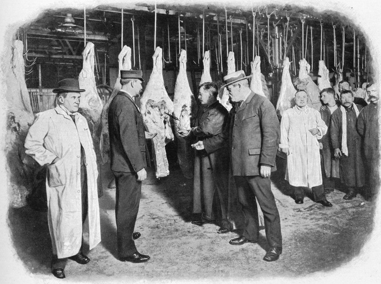 Inspecionando a carne no mercado de Smithfield, cidade de Londres, c1903 1903 de Unbekannt