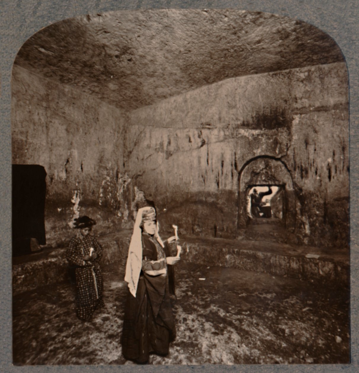 Interior dos túmulos dos reis na estrada para Nablus, c1900 de Unbekannt
