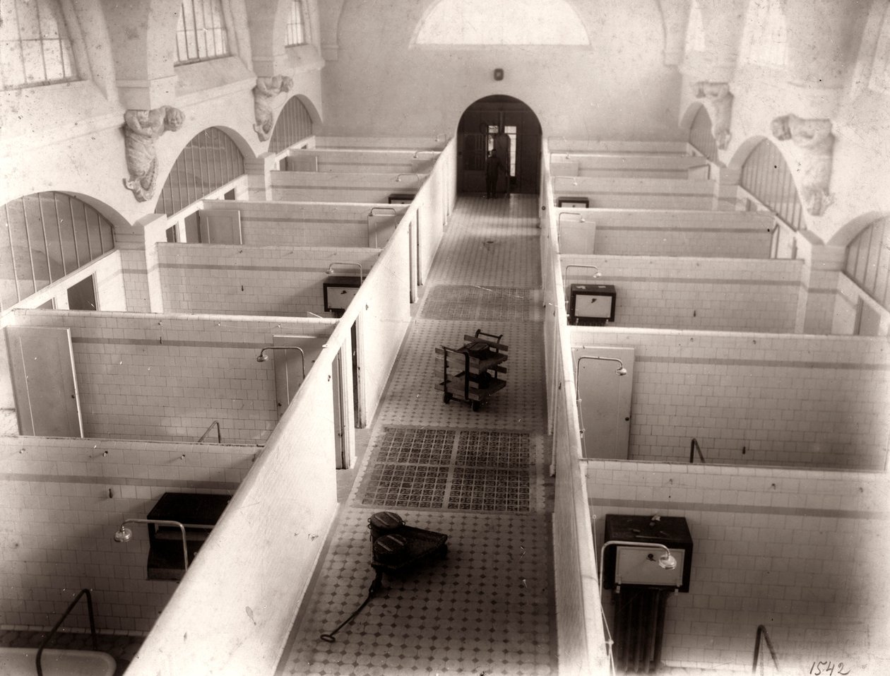 Vista interior da Clínica de Balneoterapia, Mineralnye Vody, Rússia, década de 1910 de Unbekannt