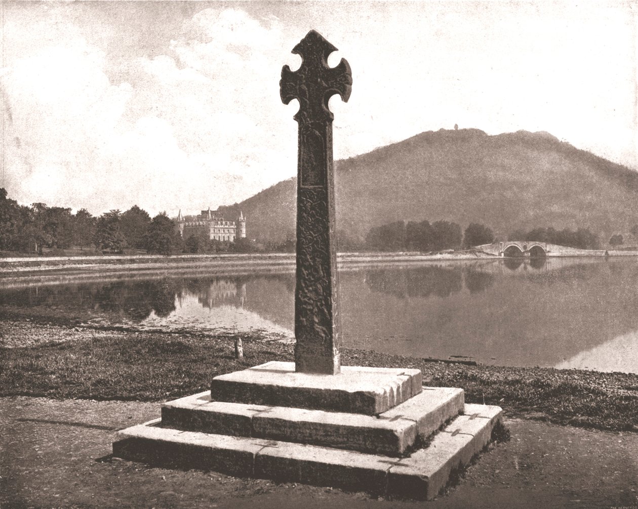 Castelo de Inveraray e cruz celta, Argyll, Escócia, 1894. de Unbekannt