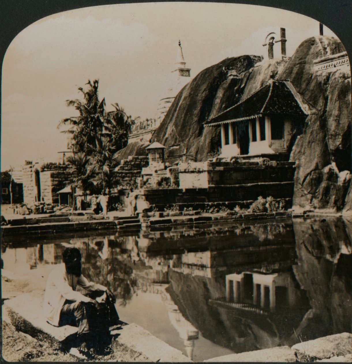 Isuruminiya, um templo de pedra antigo e pitoresco no coração do Ceilão, 1907 de Unbekannt