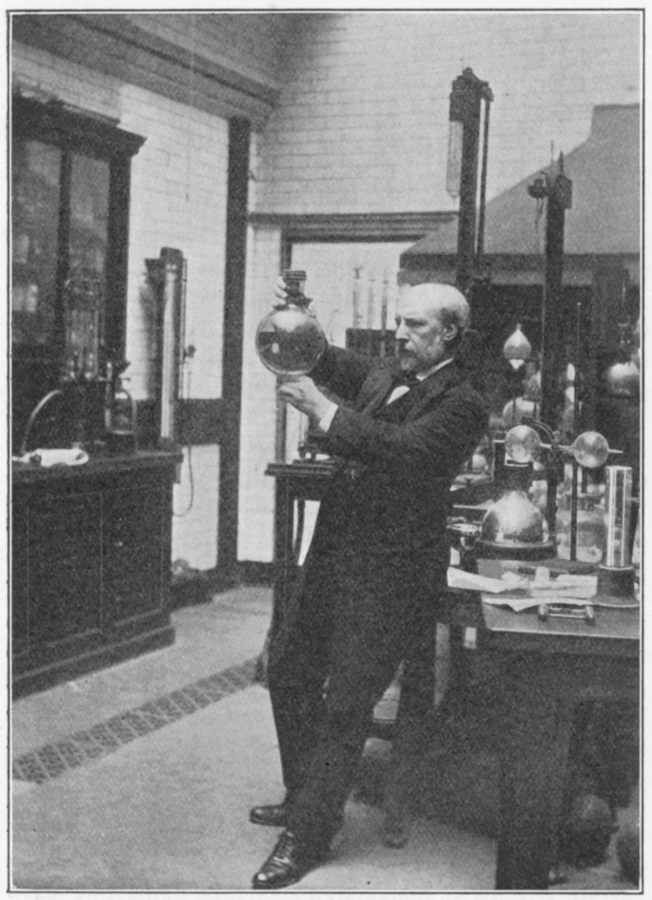 James Dewar, químico e físico escocês em seu laboratório, c1890 de Unbekannt