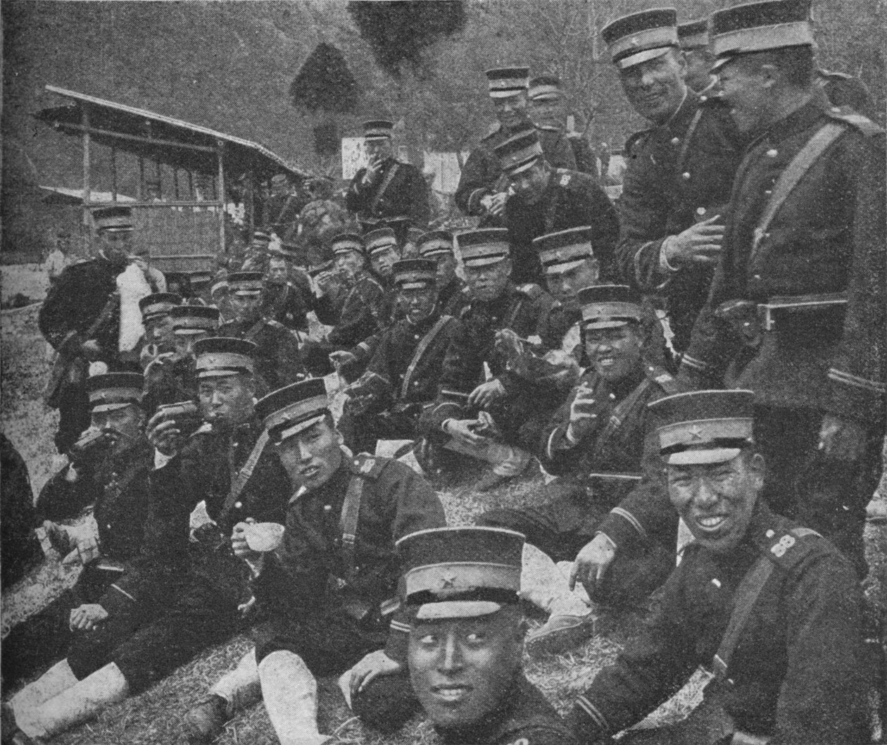 Soldados japoneses a caminho da frente: a refeição do meio-dia de chá e arroz, 1904-1905 1907 de Unbekannt