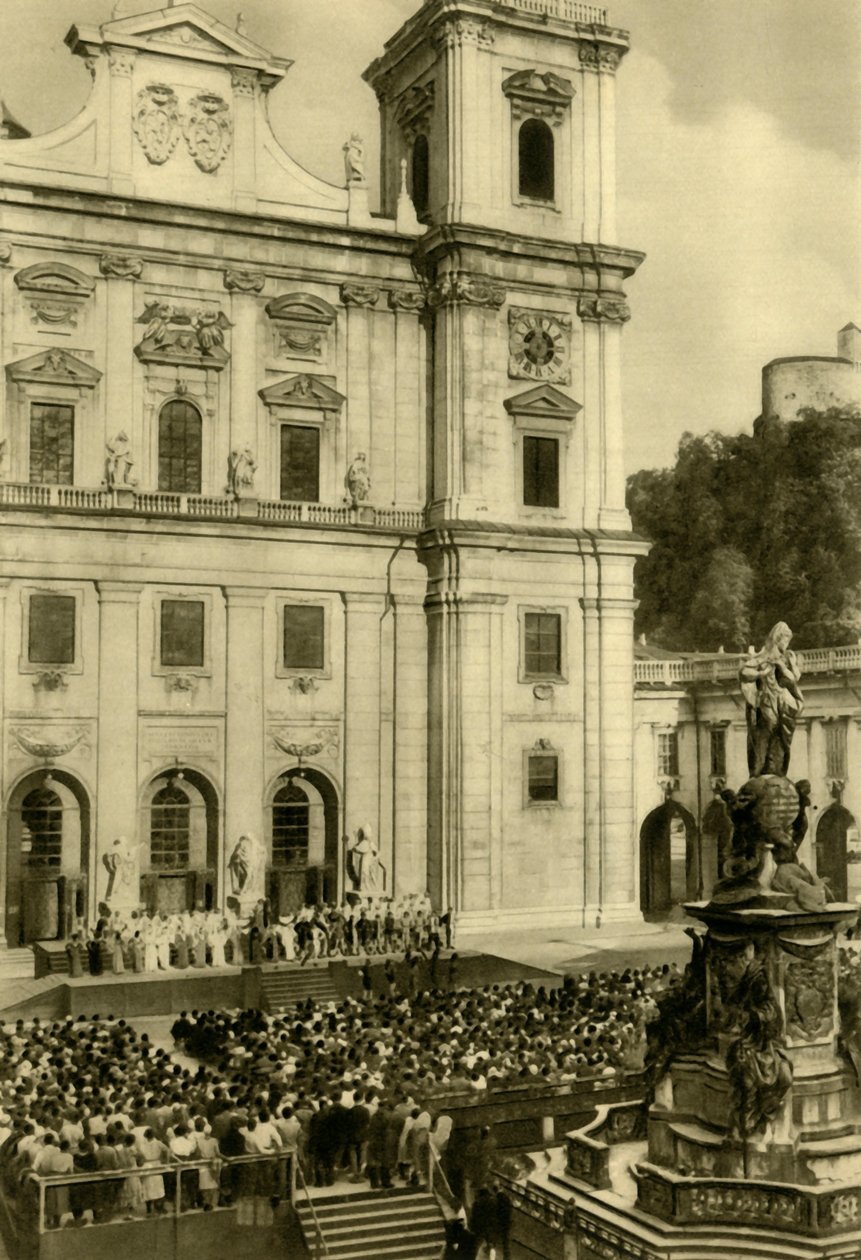 Jedermann se apresentou em frente à Catedral de Salzburgo, Salzburgo, Áustria, c1935. de Unbekannt
