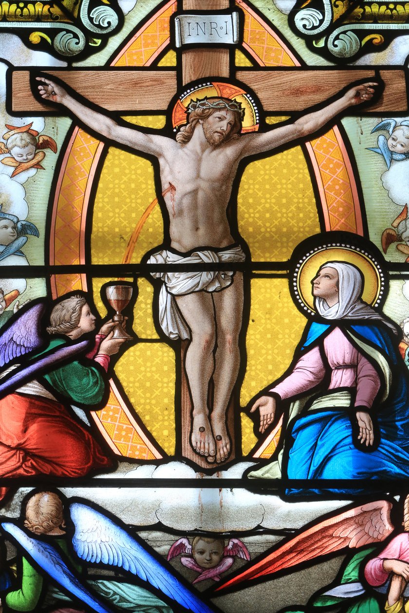 Jesus Cristo na cruz. Janela de vidro manchado. Santuário de Nossa Senhora de la Salette, La Salette-Fallavaux, França de Unbekannt