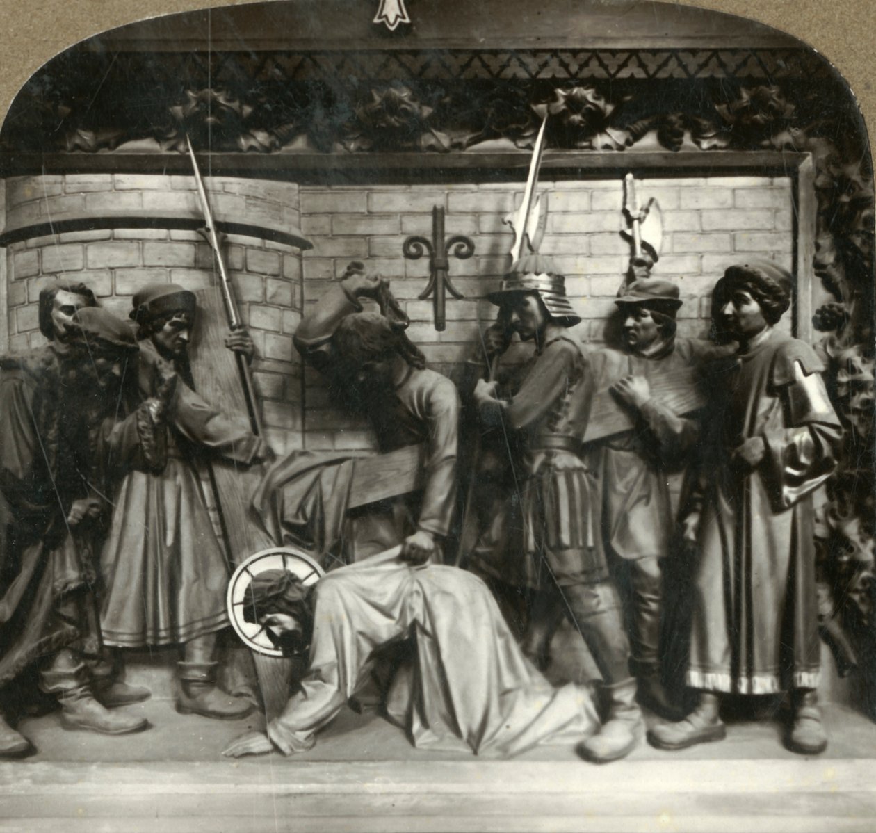 Jesus cai pela segunda vez sob o peso da cruz, c1920s. de Unbekannt
