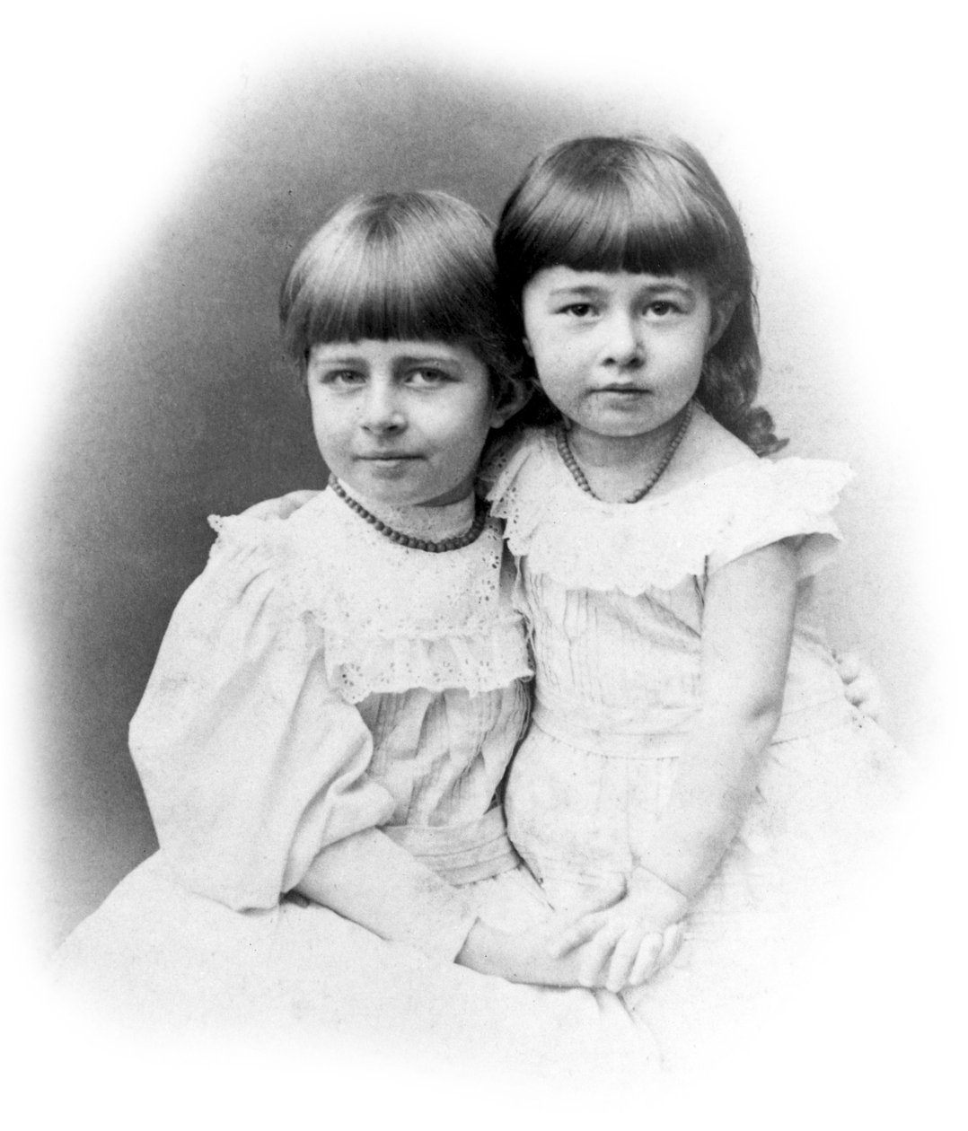 Johanne e Matilda Hertz, filhas de Heirnrich e Elizabeth Hertz, c 1889 de Unbekannt