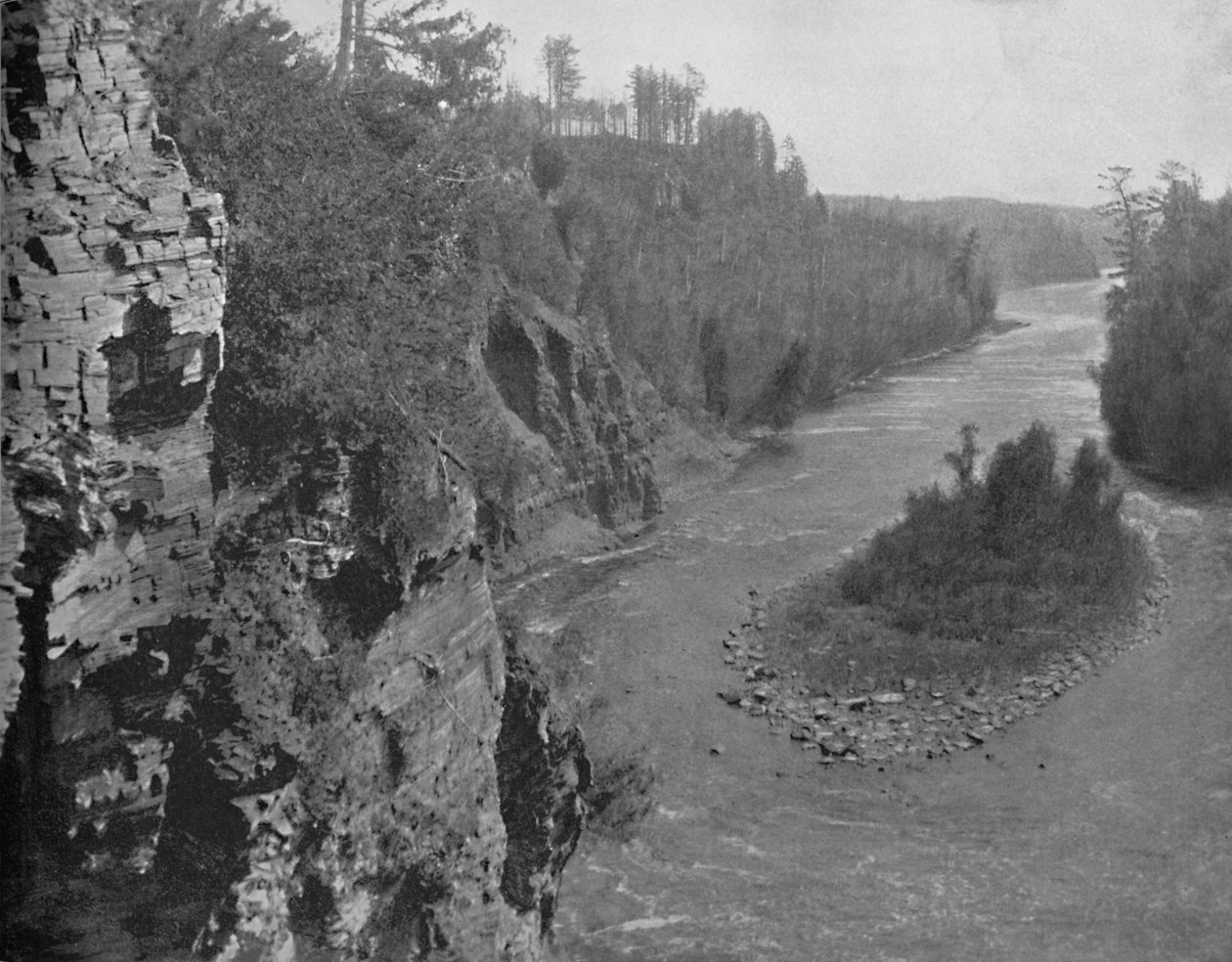 Rio Kaministiquia, abaixo das Cataratas de Kakabeka, c1897. de Unbekannt