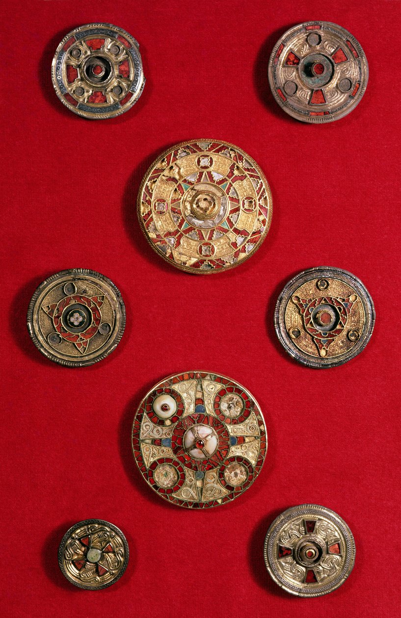 Kentish Circular Jewel Broches, anglo-saxônica, c.600-650 (ouro, concha, granadas e vidro colorido) de Unbekannt