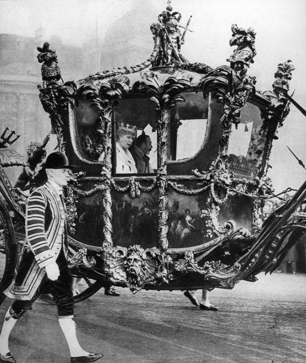 O rei George V e a rainha Mary a caminho da abertura do Parlamento, nos anos 1930 de Unbekannt