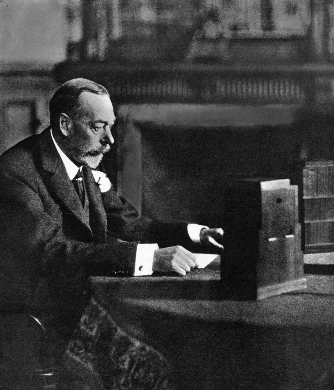 Rei George V transmitindo ao império no dia de Natal, Sandringham, 1935 de Unbekannt