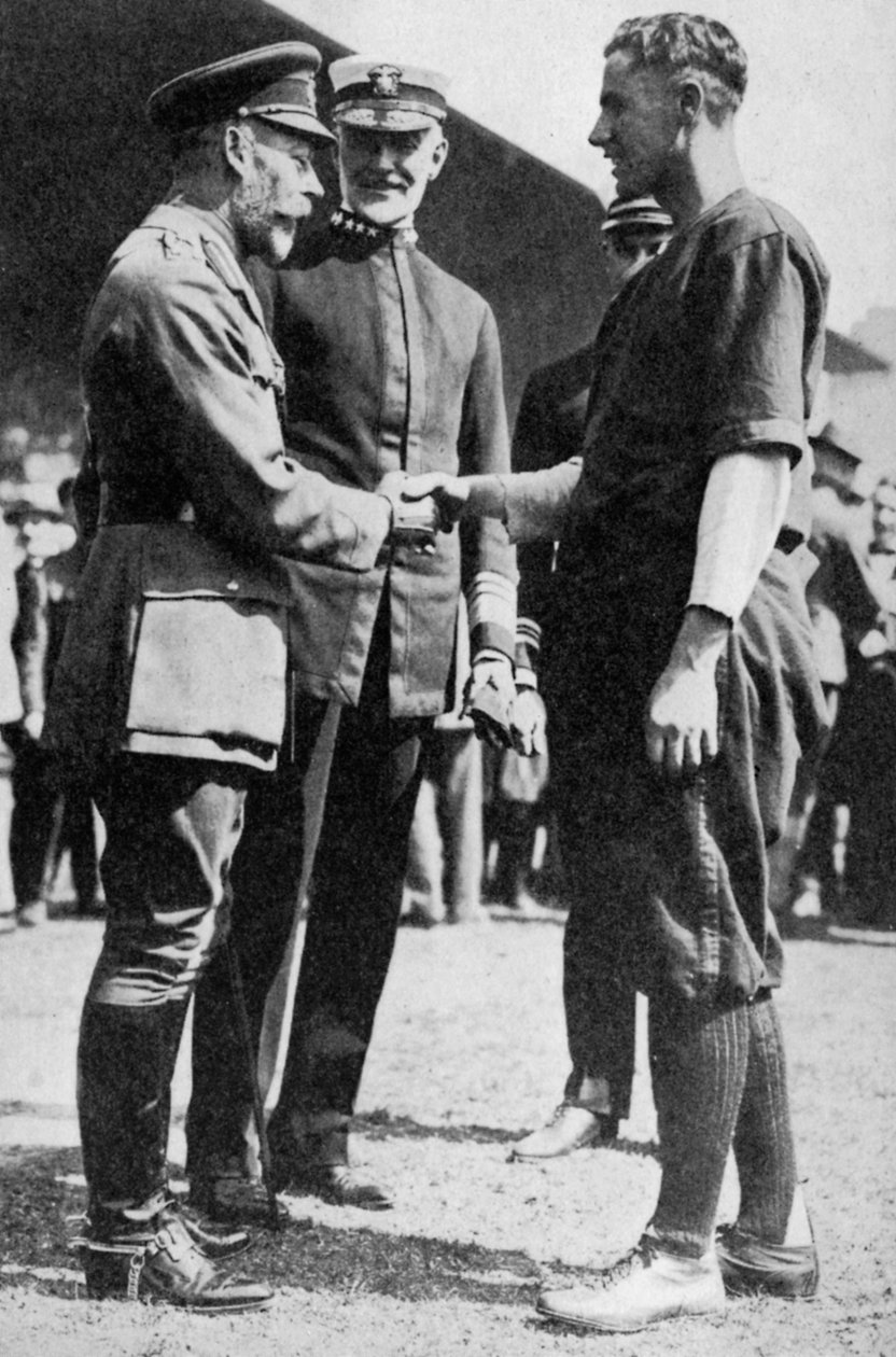 Rei George V recebendo um soldado americano que estava jogando beisebol, c 1910s 1936 de Unbekannt