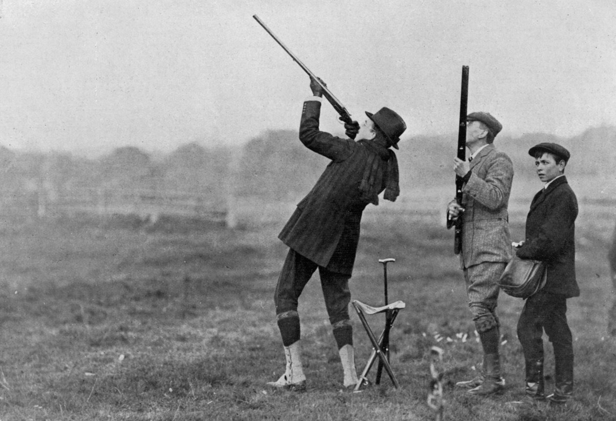 Rei Manuel II de Portugal atirando em Windsor, Berkshire, 1909 de Unbekannt
