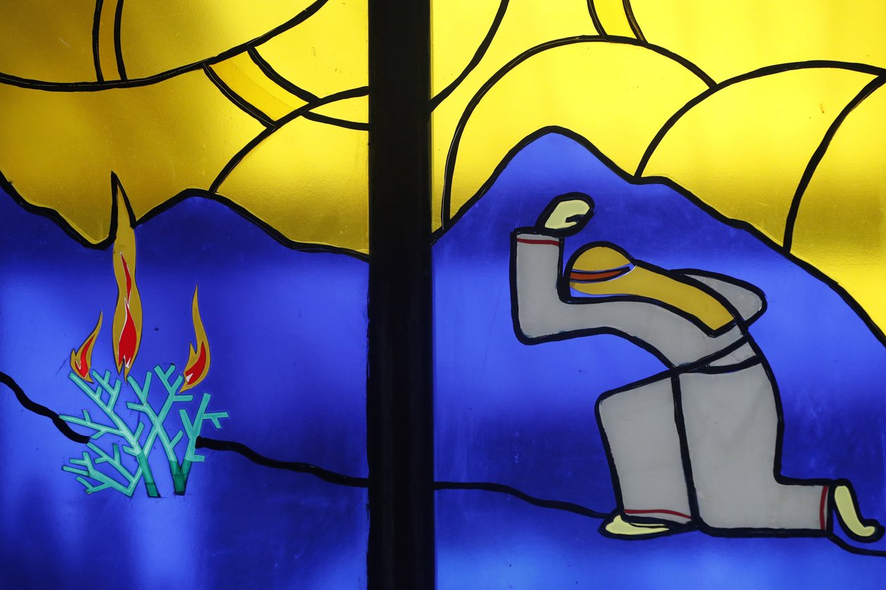 Catedral Kon Tum. Janela de vidro manchado. Moses and the Burning Bush. Kon Tum. Vietnã de Unbekannt