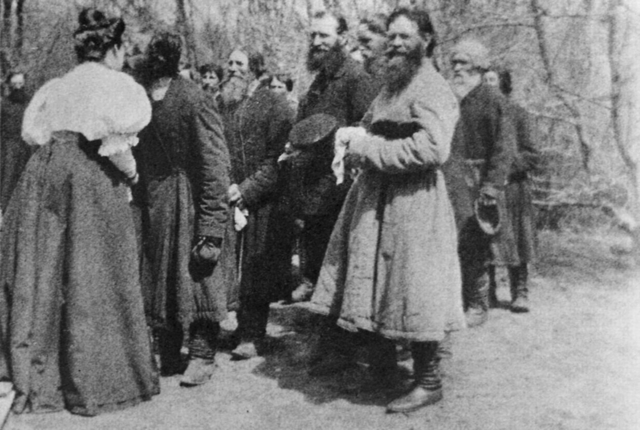 Proprietário de terras dando a saudação pascal a seus camponeses, Rússia, década de 1890 de Unbekannt