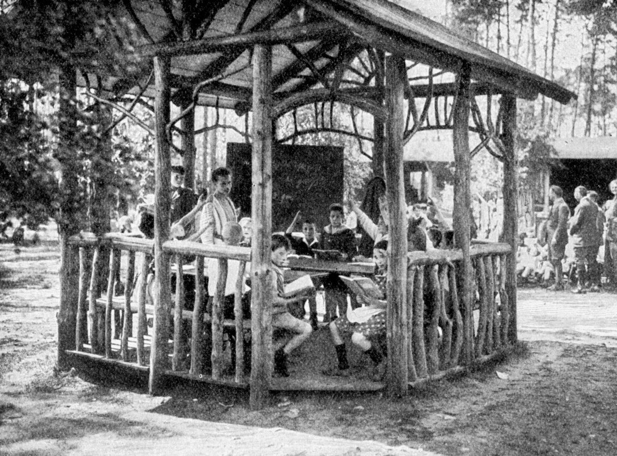 Aprendendo na floresta de Charlottenburg, Berlim, Alemanha, 1922 de Unbekannt