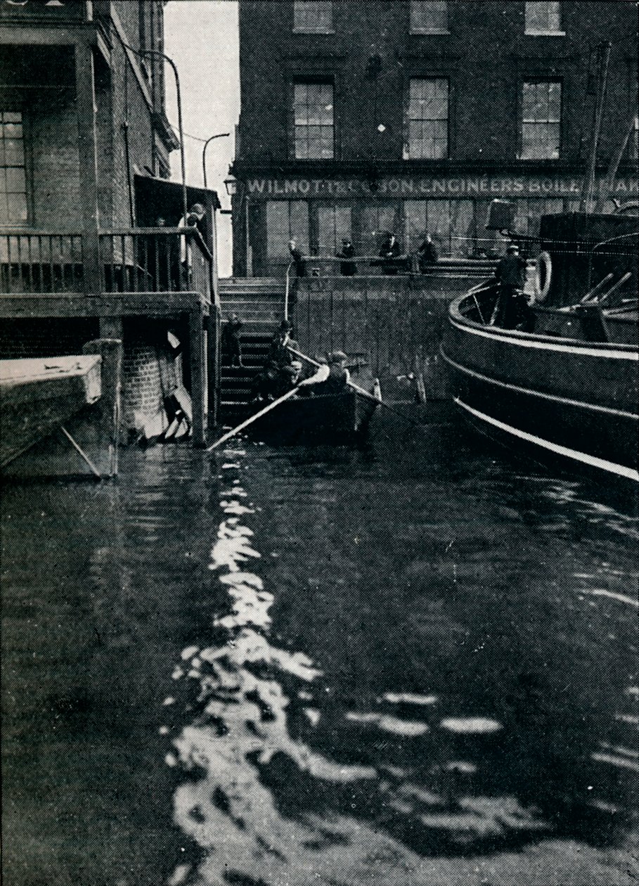 Leaving Battle Bridge Stairs, Londres, c1900 1901 de Unbekannt