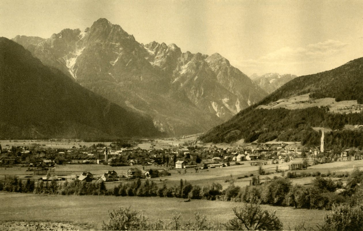 Lienz e Spitzkofel, Tirol, Áustria, c1935. de Unbekannt