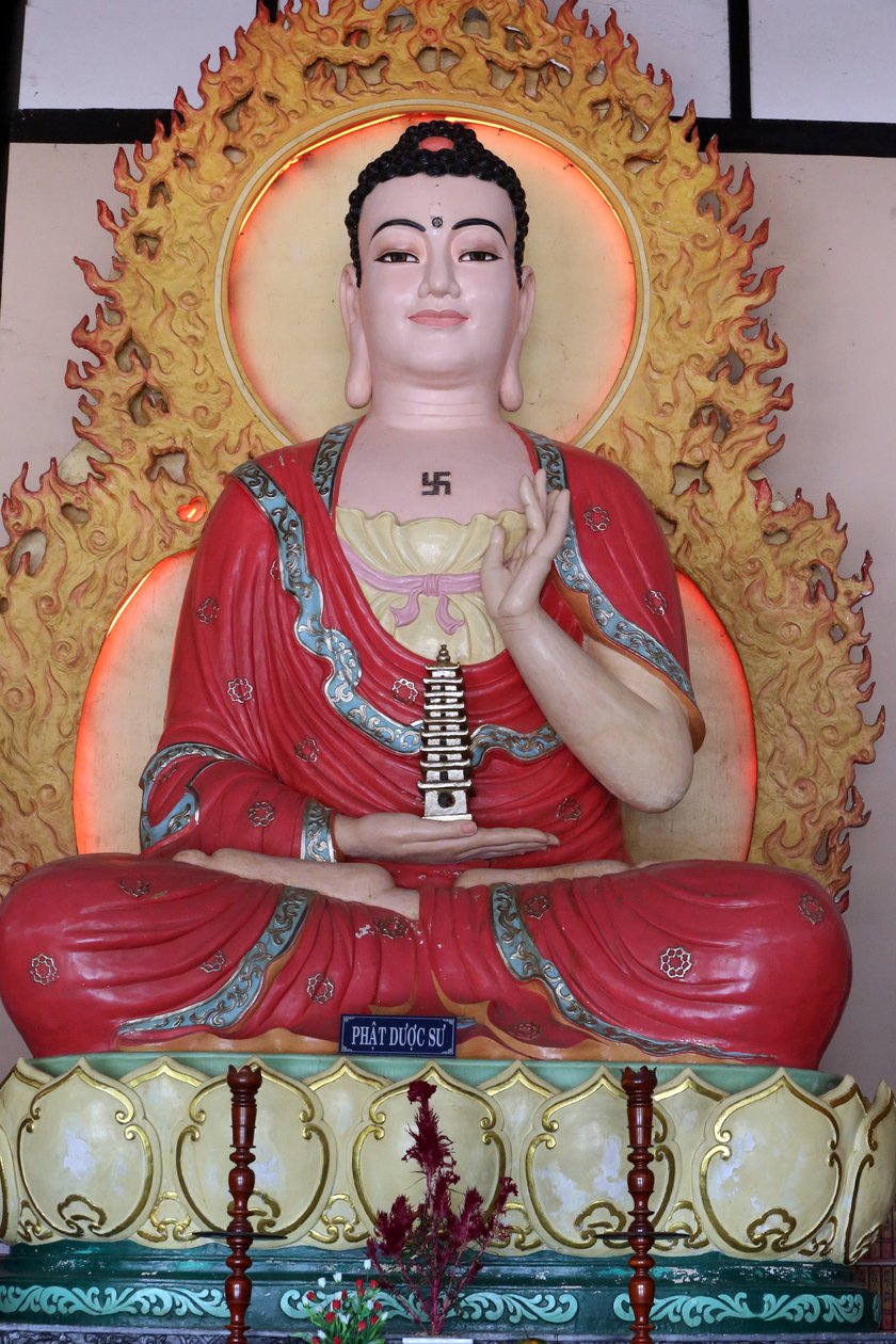 Linh An Buddhist pagode. Estátua de Buda da Medicina (Bhaisajyaguru). Dalat. Vietnã de Unbekannt