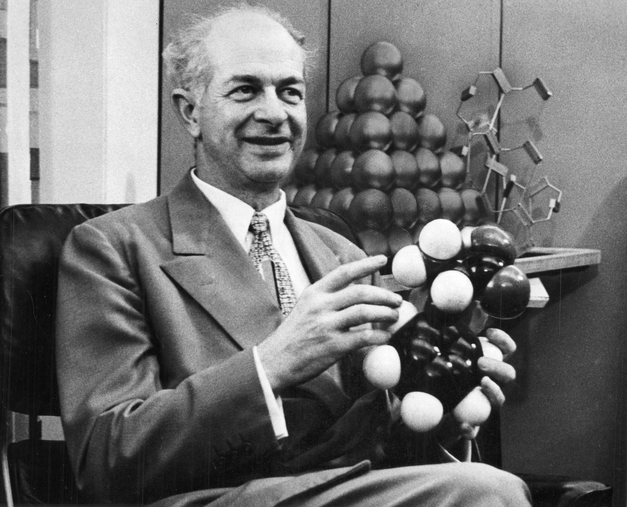 Linus Pauling, químico americano, c1954 de Unbekannt